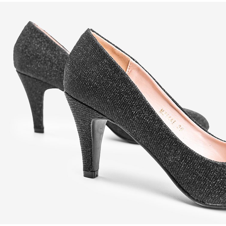 Fényes fekete pumpák a Zarila tűsarkún 1