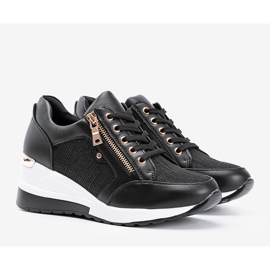 Fekete fényes cipők a The Moment ékén 1