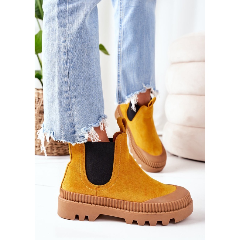 Mulanka Velúr munkások a sárga platformon velem 1