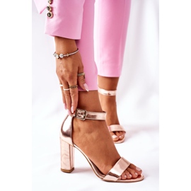 Klasszikus bőr szandál egy bárban Laura Messi 1760 Champagne rózsaszín 1