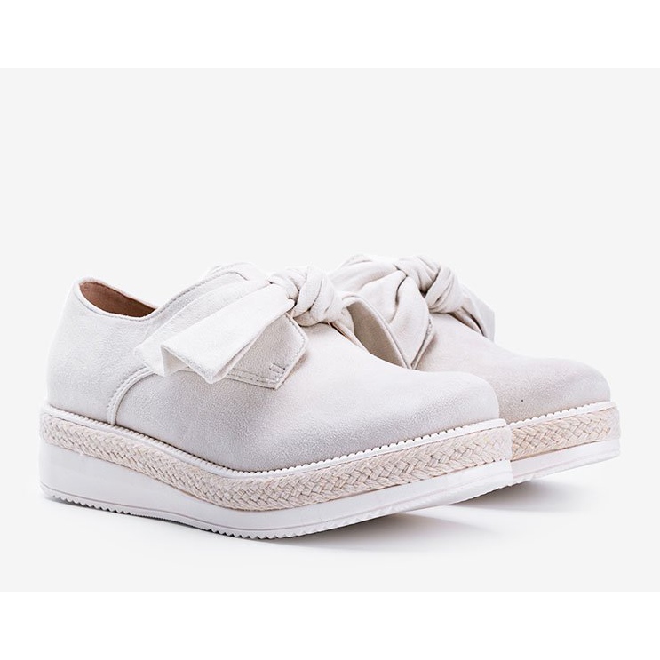 Bézs színű cipő vastag Sindri talppal 1