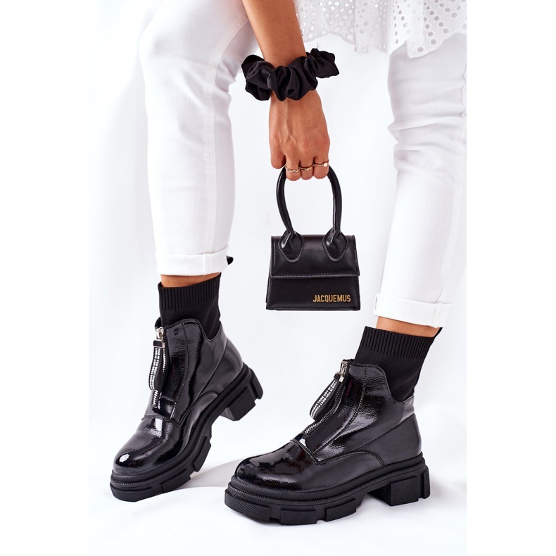 Magas csizma a masszív fekete chicagói platformon 2 Magas csizma a masszív fekete chicagói platformon 2