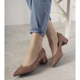 Rózsaszín szivattyúk a Flore oszlopon 1