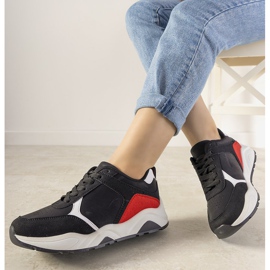 Fekete cipők piros edzőbetétekkel 1