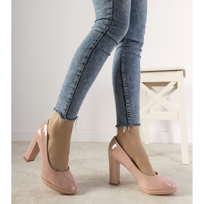 Rózsaszín lakkozott szivattyúk a Bellisima oszlopon 1