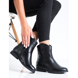 J. Star Fekete tehénlányok egy ék 2