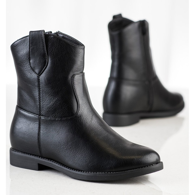 J. Star Fekete tehénlányok egy ék 1