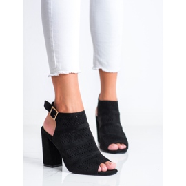 Renda Áttört szandál egy poszton fekete 2