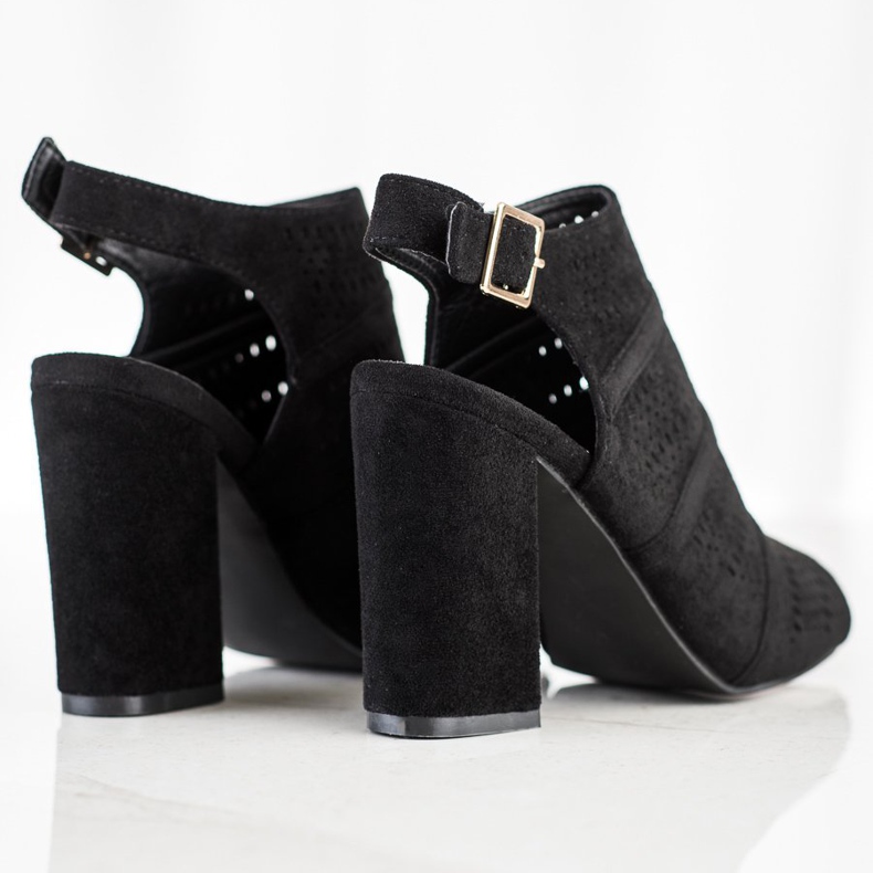 Renda Áttört szandál egy poszton fekete 1