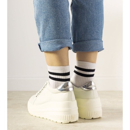 Fehér sportcipő magas talppal 2