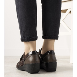 Brown a Merantén ékelt barna 1