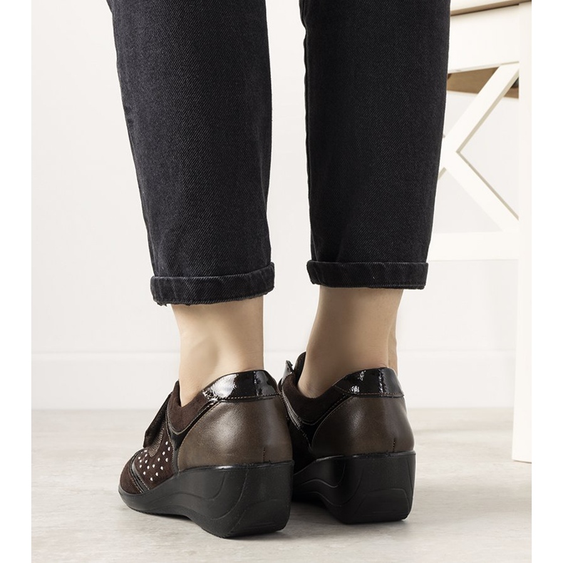 Brown a Merantén ékelt barna 1