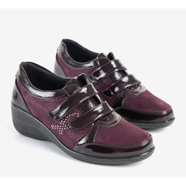 Barnásbarna színű alacsony ékek Tiffy piros 1