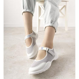 Szürke -fehér edzőcipő holografikus Melania betéttel 1