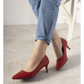 Piros szivattyúk az alacsony érzésű sarkon 1