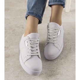 Fehér és ezüst cipők a Boomshom -tól 1