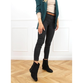 Fekete csizma rejtett ék sarkán D7719 Fekete 1