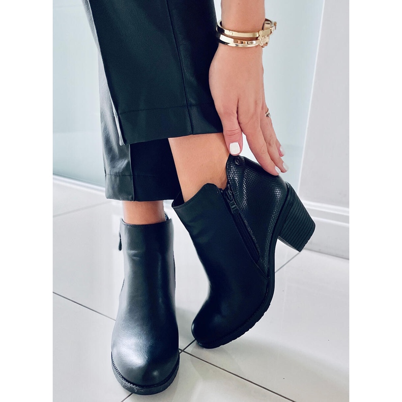 Fekete magas sarkú csizma 9B1037 Fekete 1