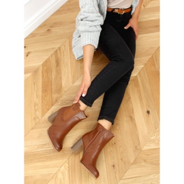 Barna magassarkú 3654 Teve 1