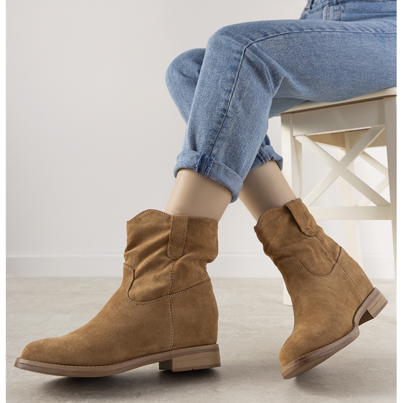 Violetta bézs színű női csizma 1 Violetta bézs színű női csizma 1