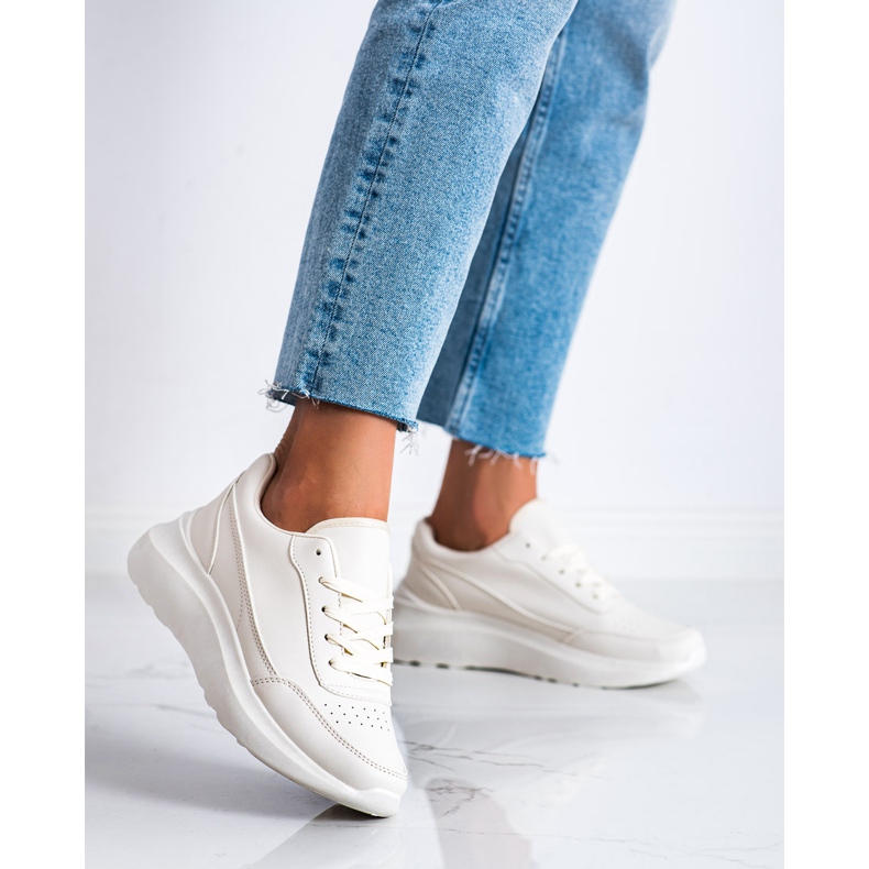 Ideal Shoes Kényelmes Eco bőr cipők bézs 2