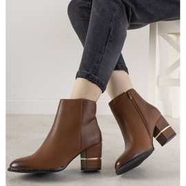 Barna klasszikus csizma az Arteaga poszton 1