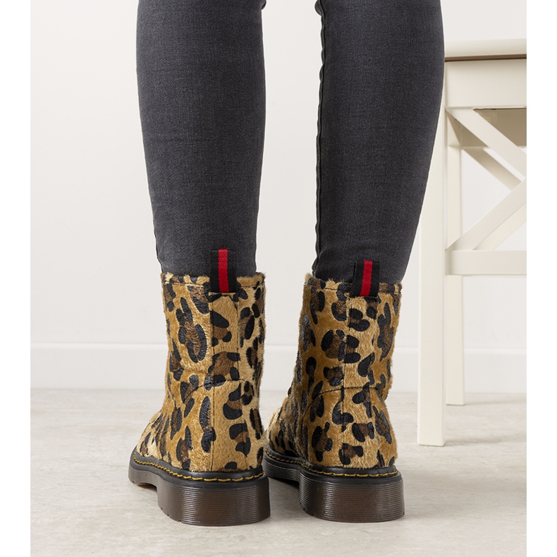 Barna csizma álcázott mintával az Emery -től 1