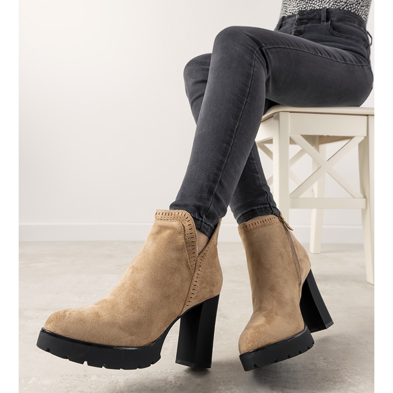 Bézs színű csizma a Bushido oszlopon 1