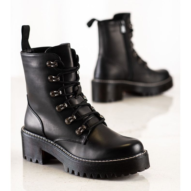 Janessa Divatmunkások fekete 1