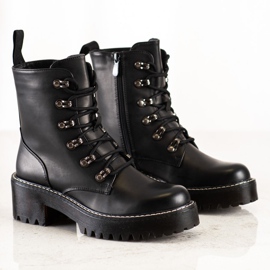 Janessa Divatmunkások fekete 2