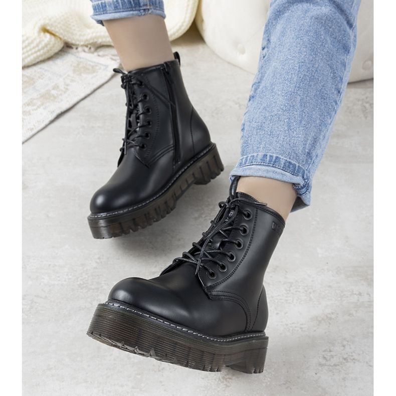 Fekete női csizma a Big Star Lozano -tól 1