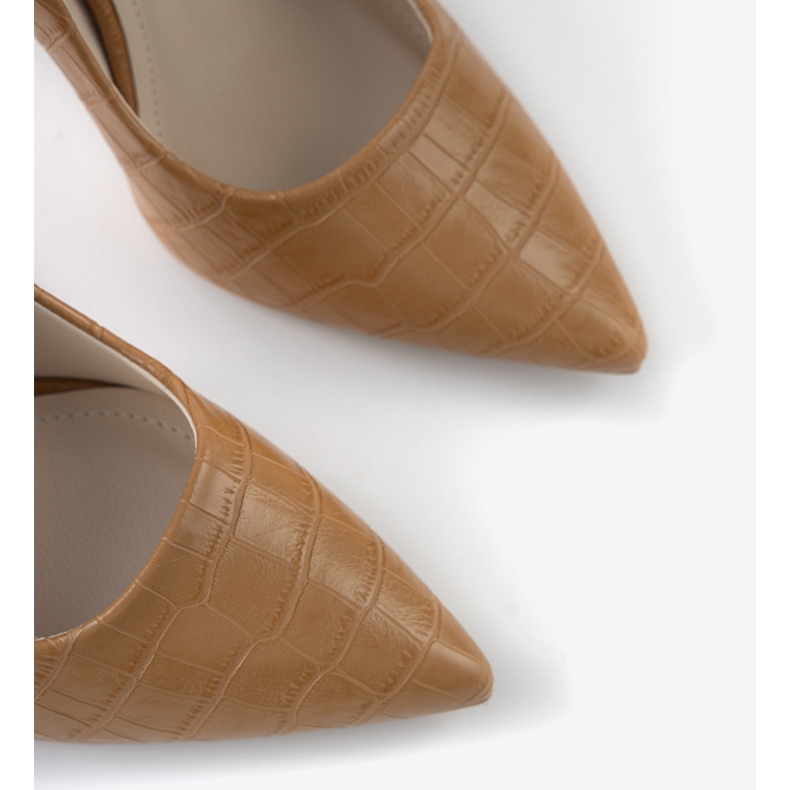 Barna szivattyúk a dobó sarkán 1