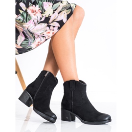 Kényelmes Vinceza velúr csizma fekete 2