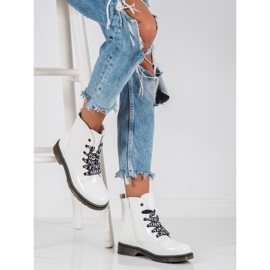 Csizma dekoratív VINCEZA kötéssel fehér 2