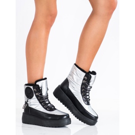 SHELOVET Ezüst hócsizma a platformon fehér fekete 1 SHELOVET Ezüst hócsizma a platformon fehér fekete 1