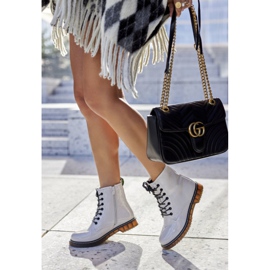 PE1 Lakkozott munkászsákok, fehér csúszkán 2