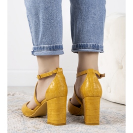 Sárga szivattyúk a Strutt oszlopon 1