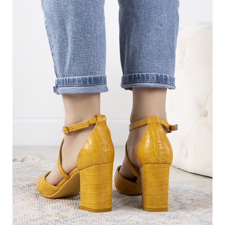 Sárga szivattyúk a Strutt oszlopon 1