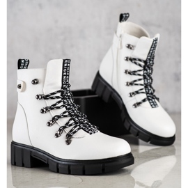 Fehér munkások a VINCEZA platformon 1