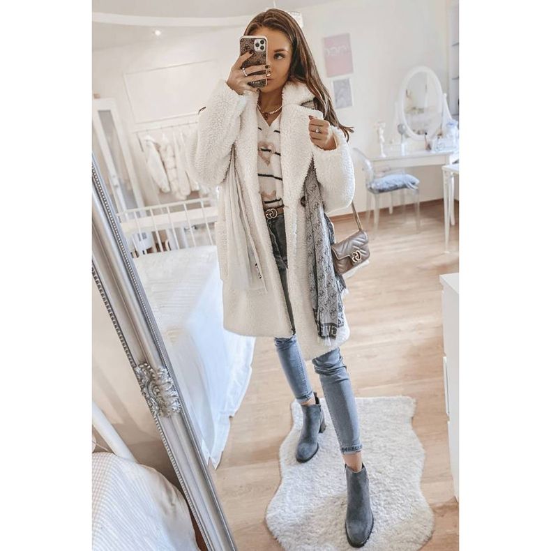 Szürke csizma a Hanah oszlopon 2