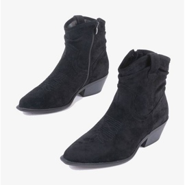 Fekete cowboycsizma a Bowi Bowi poszton 1