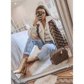 Arany bokacsizma a Stomp oszlopon aranysárga 2