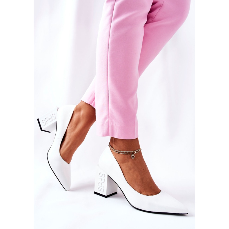 S.Barski Bőr szivattyúk egy fehér Cherith rúdon 1