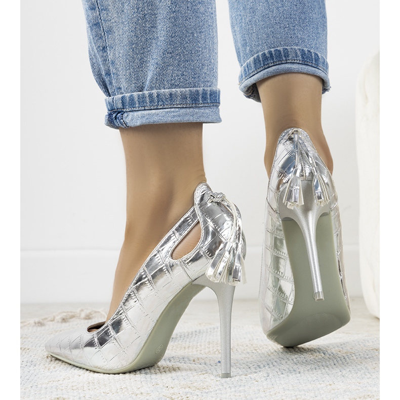 Ezüst csapok dekoratív Permewan kivágásokkal 1