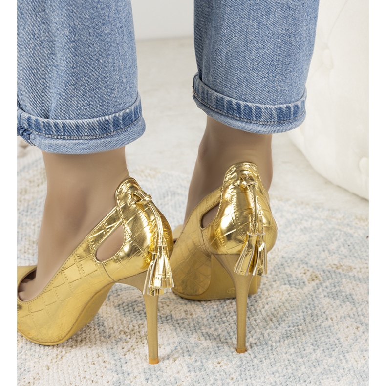 Arany csapok dekoratív permewan kivágásokkal aranysárga 1 Arany csapok dekoratív permewan kivágásokkal aranysárga 1