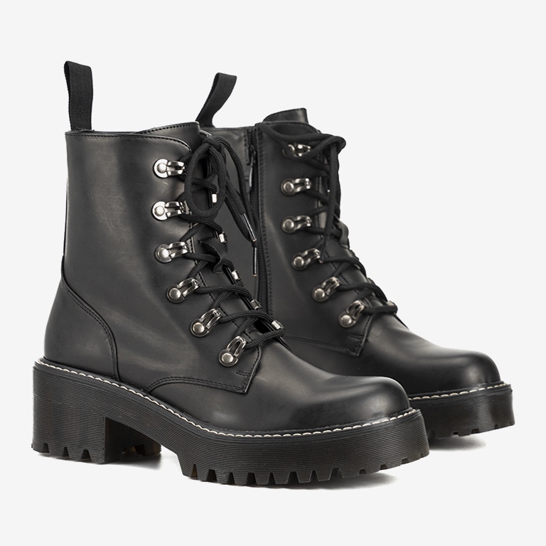 Fekete női cipő az Amedee -től 1