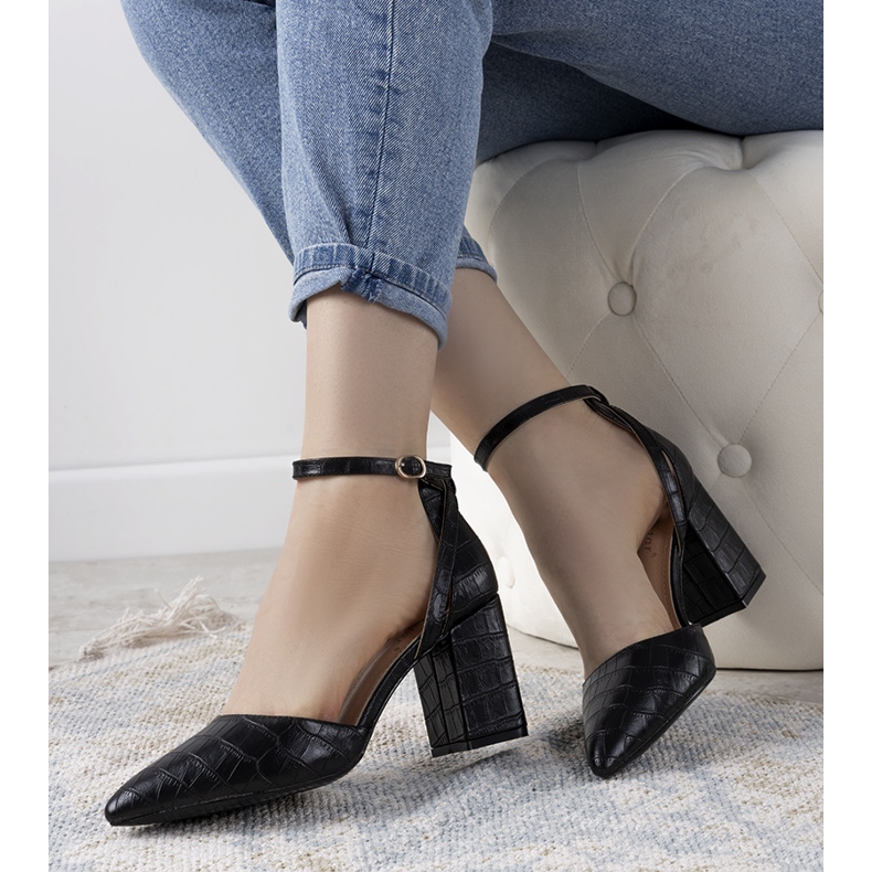 Fekete szivattyúk a Davies oszlopon 1