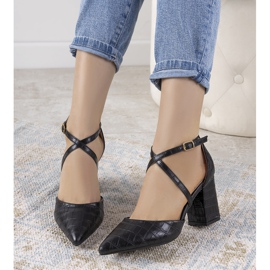 Fekete szivattyúk a Strutt oszlopon 1