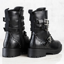 Erynn Fekete munkások dekoratív csatokkal 1