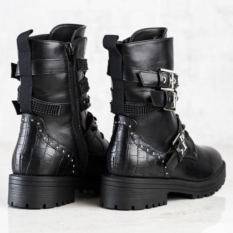 Erynn Fekete munkások dekoratív csatokkal 1